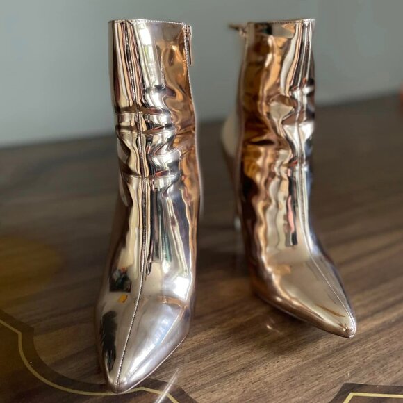 F21 Rose Gold Faux Patent Metallic Ankle Boots - Size 9 - Picture 2 of 3